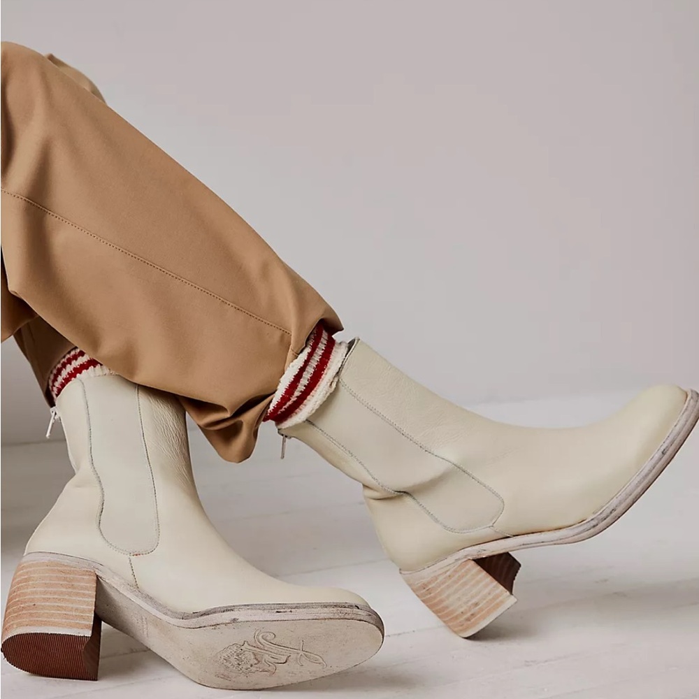 FP Essential Chelsea Boot in Chalk